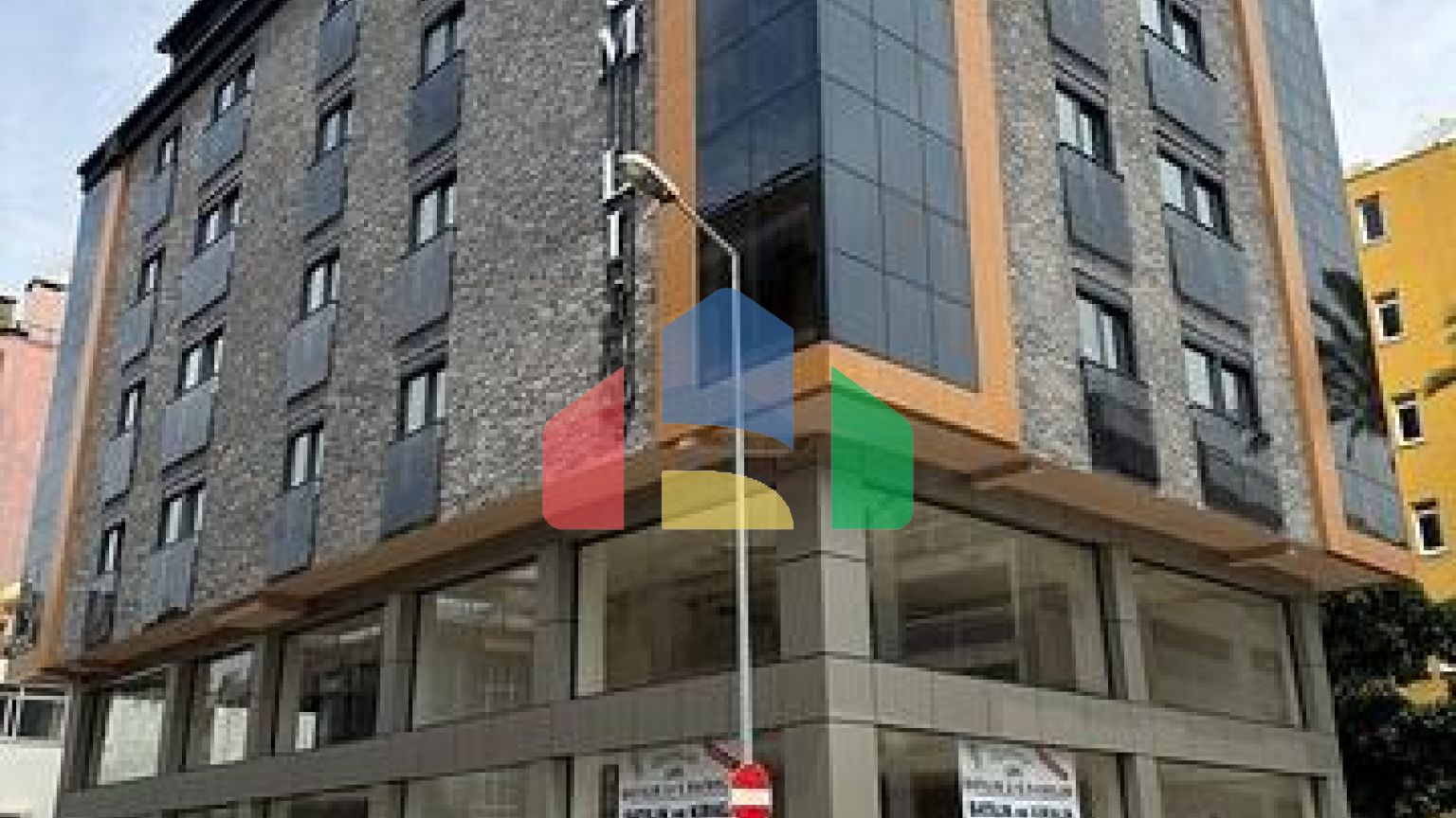 Коммерческое помещение под гражданство в центре Аланьи — всего в 250 метрах от моря