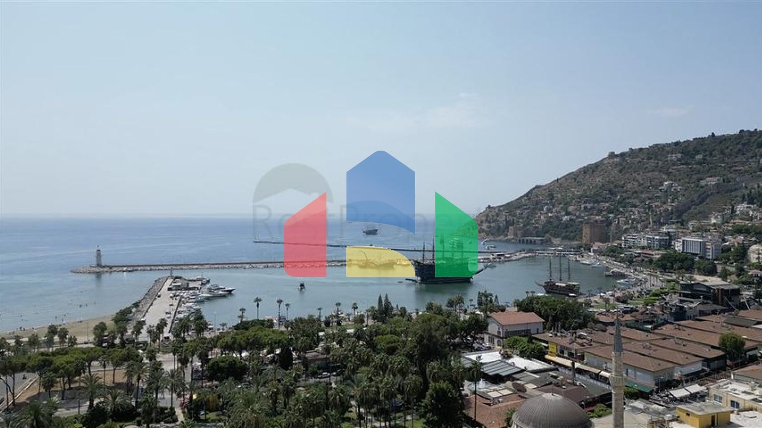 Коммерческое помещение под гражданство в центре Аланьи — всего в 250 метрах от моря