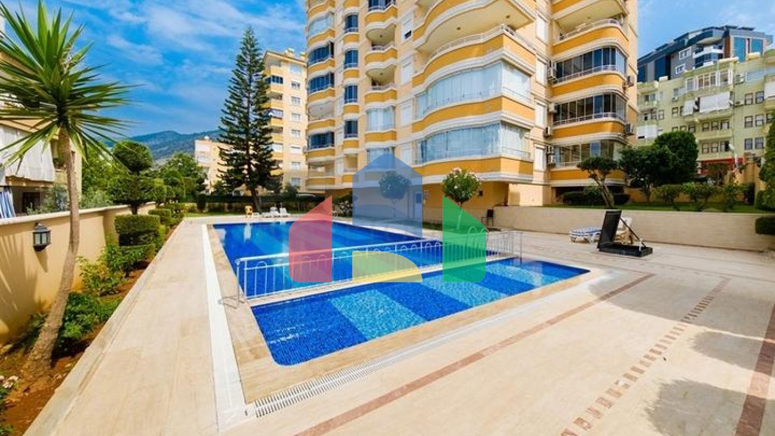 Просторная меблированная квартира 2+1 в районе Аланья центр