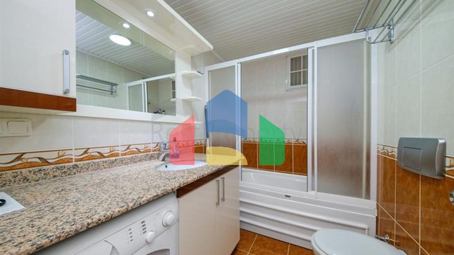 Просторная меблированная квартира 2+1 в районе Аланья центр