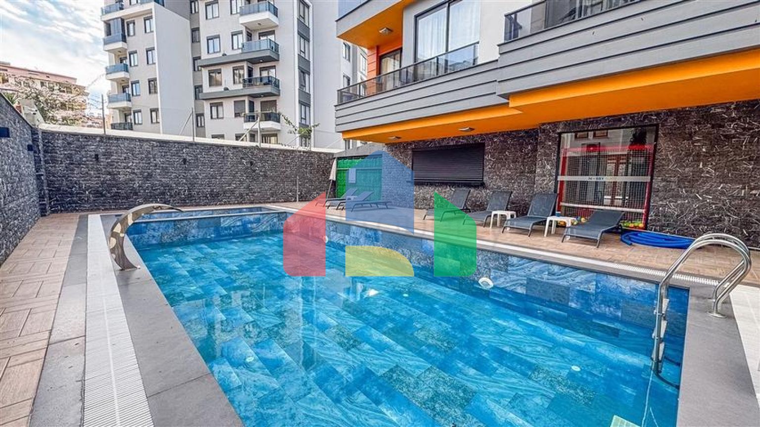 Двухкомнатная квартира 1+1 в центре Аланьи рядом с городской жизнью