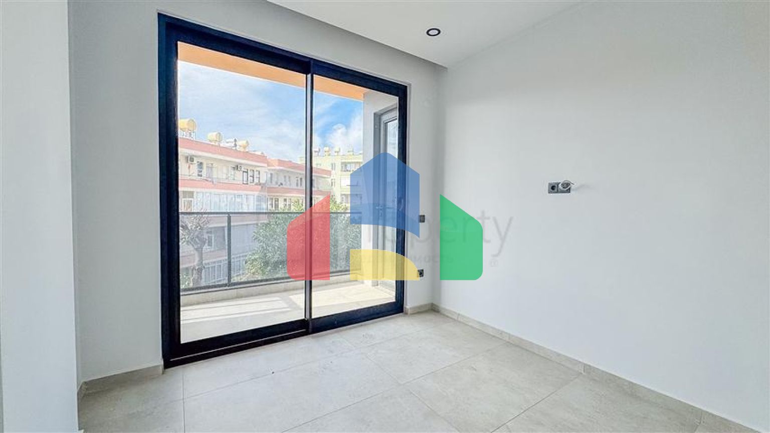 Двухкомнатная квартира 1+1 в центре Аланьи рядом с городской жизнью