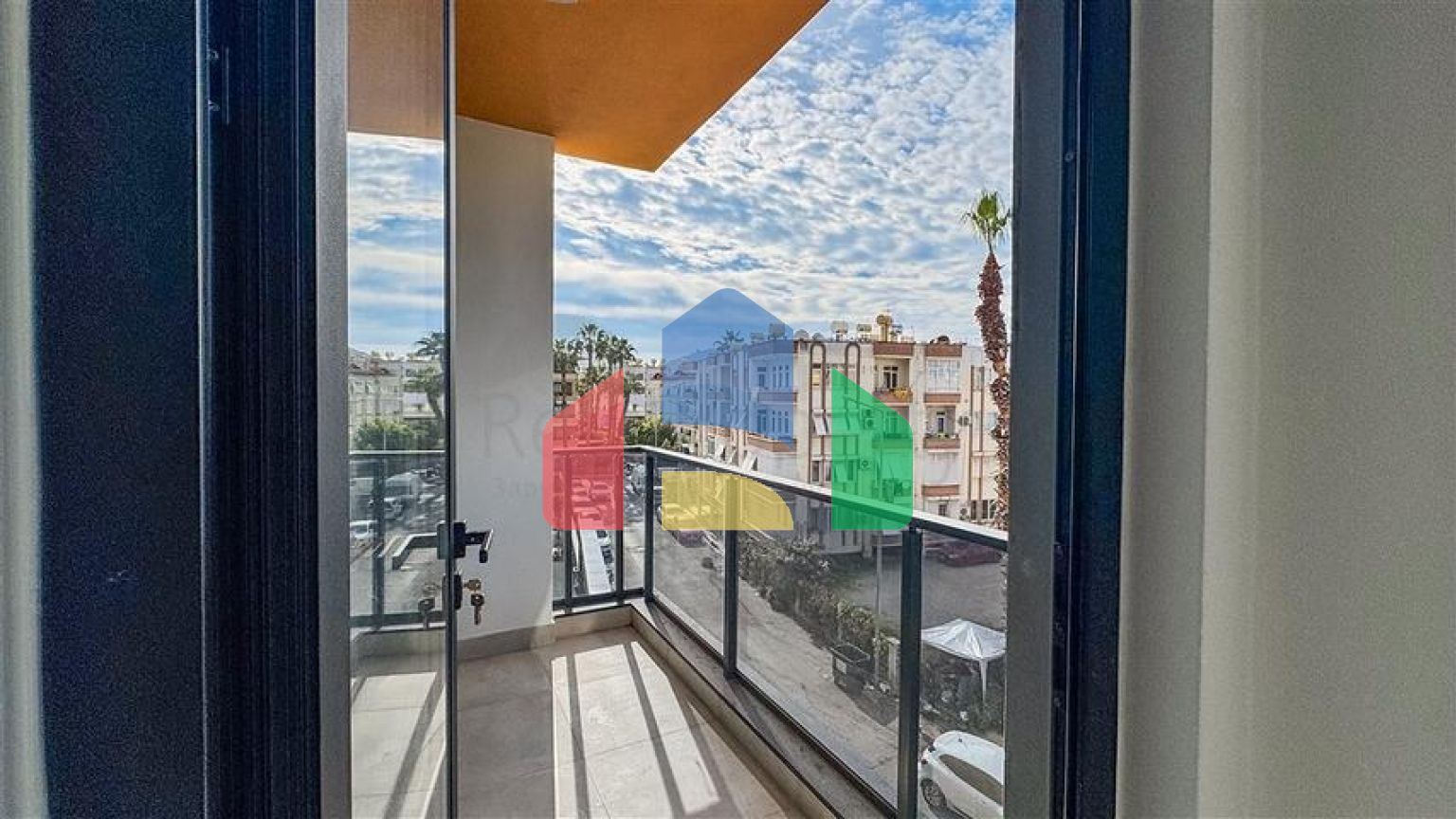 Двухкомнатная квартира 1+1 в центре Аланьи рядом с городской жизнью