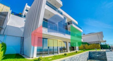 Шестикімнатна вілла 4+2 з приватним басейном в центрі Аланії