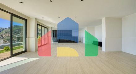 Шестикімнатна вілла 4+2 з приватним басейном в центрі Аланії