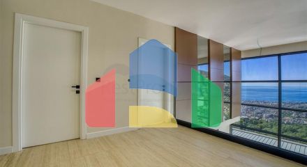 Шестикімнатна вілла 4+2 з приватним басейном в центрі Аланії