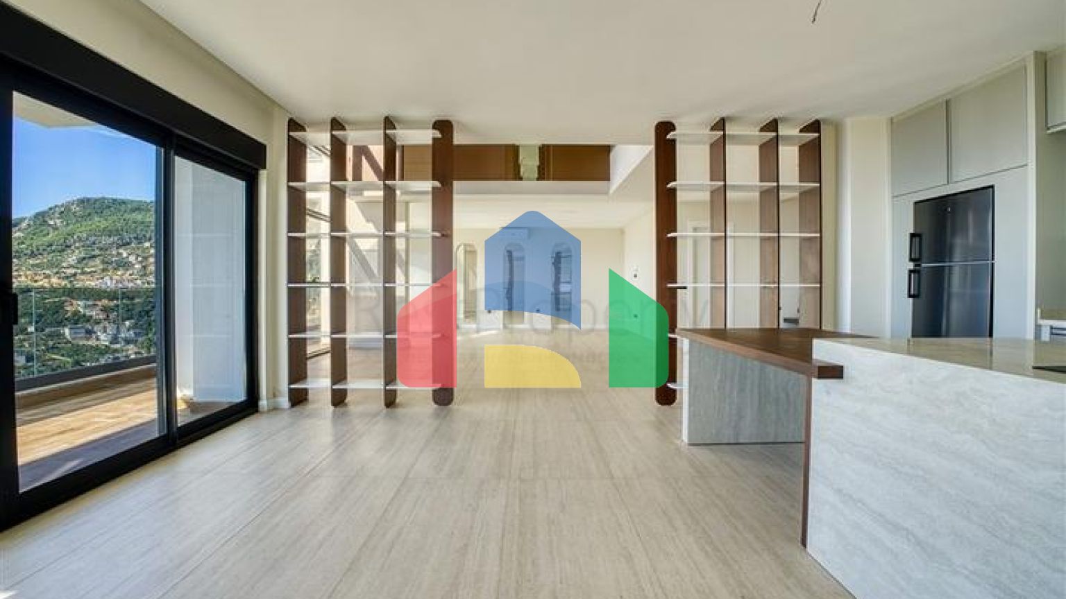 Шестикімнатна вілла 4+2 з приватним басейном в центрі Аланії