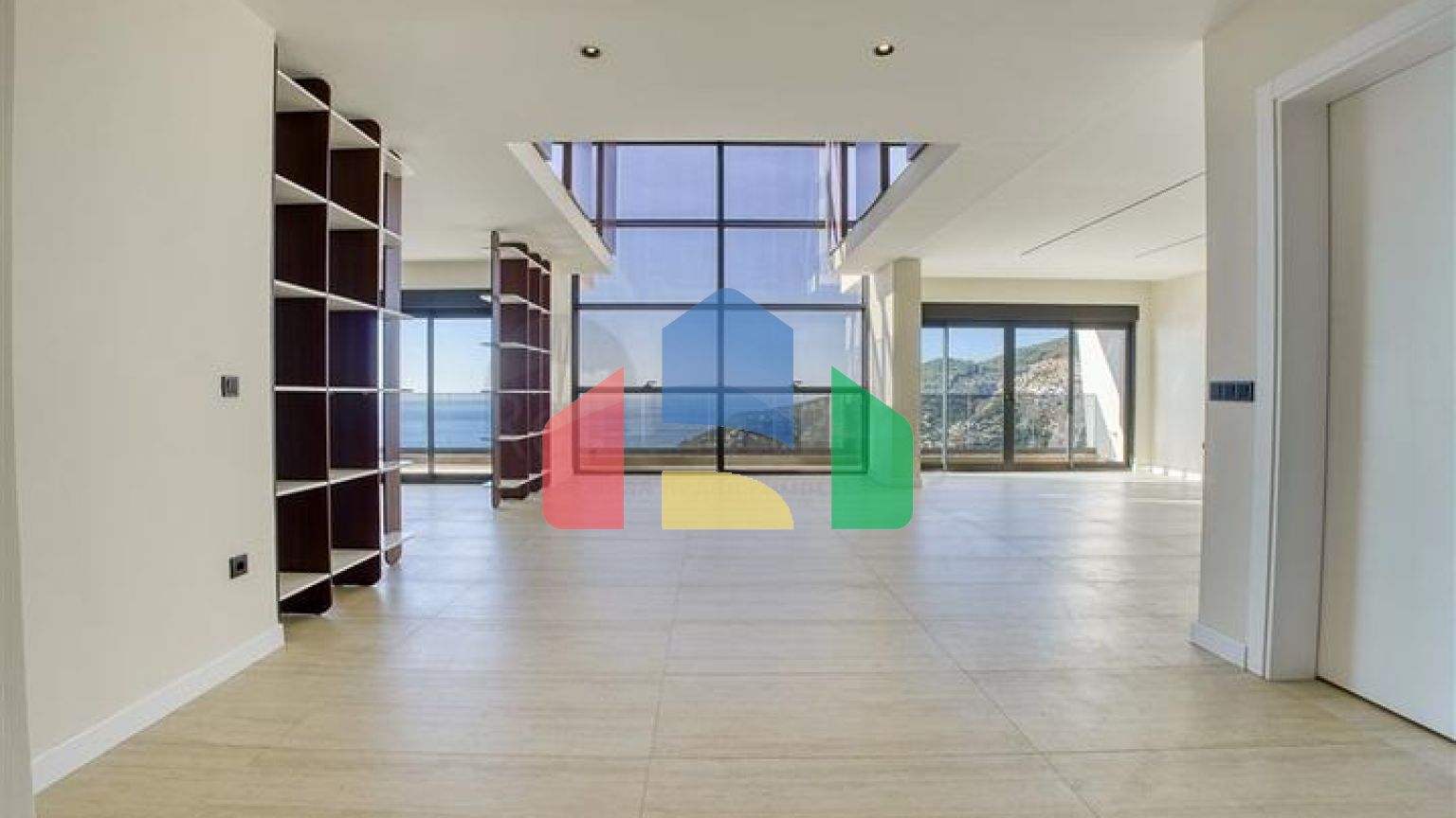 Шестикімнатна вілла 4+2 з приватним басейном в центрі Аланії