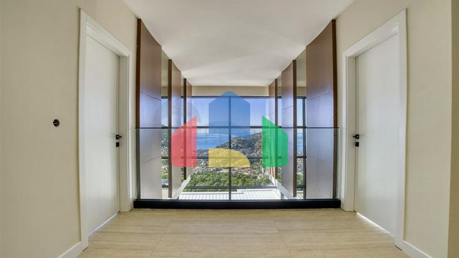 Шестикімнатна вілла 4+2 з приватним басейном в центрі Аланії