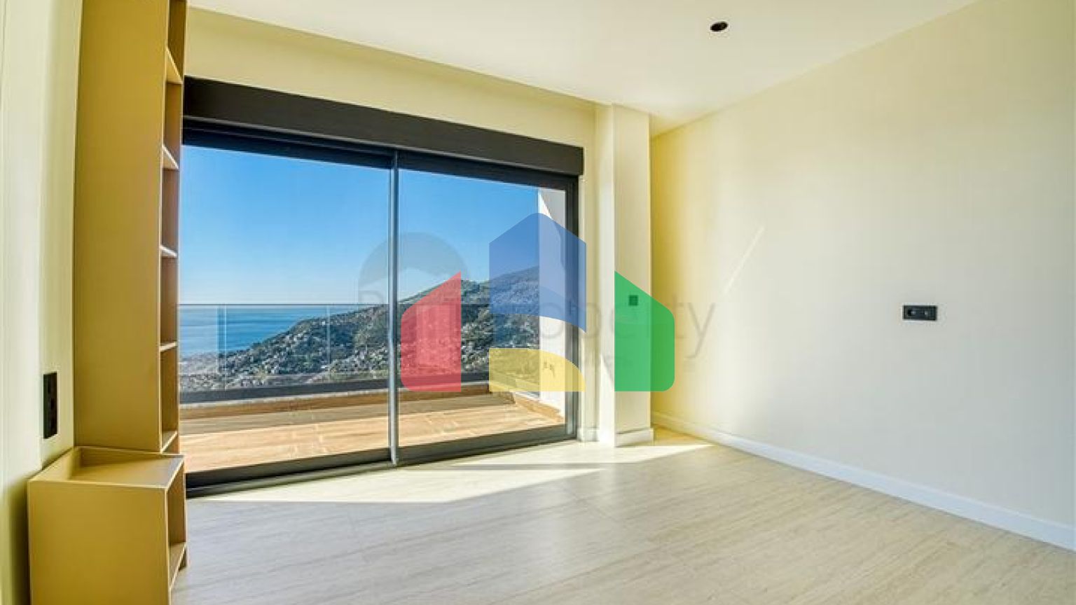 Шестикімнатна вілла 4+2 з приватним басейном в центрі Аланії