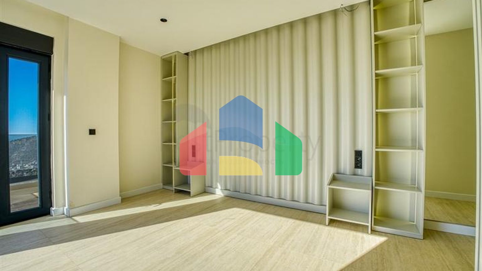 Шестикімнатна вілла 4+2 з приватним басейном в центрі Аланії