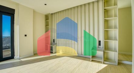 Шестикімнатна вілла 4+2 з приватним басейном в центрі Аланії