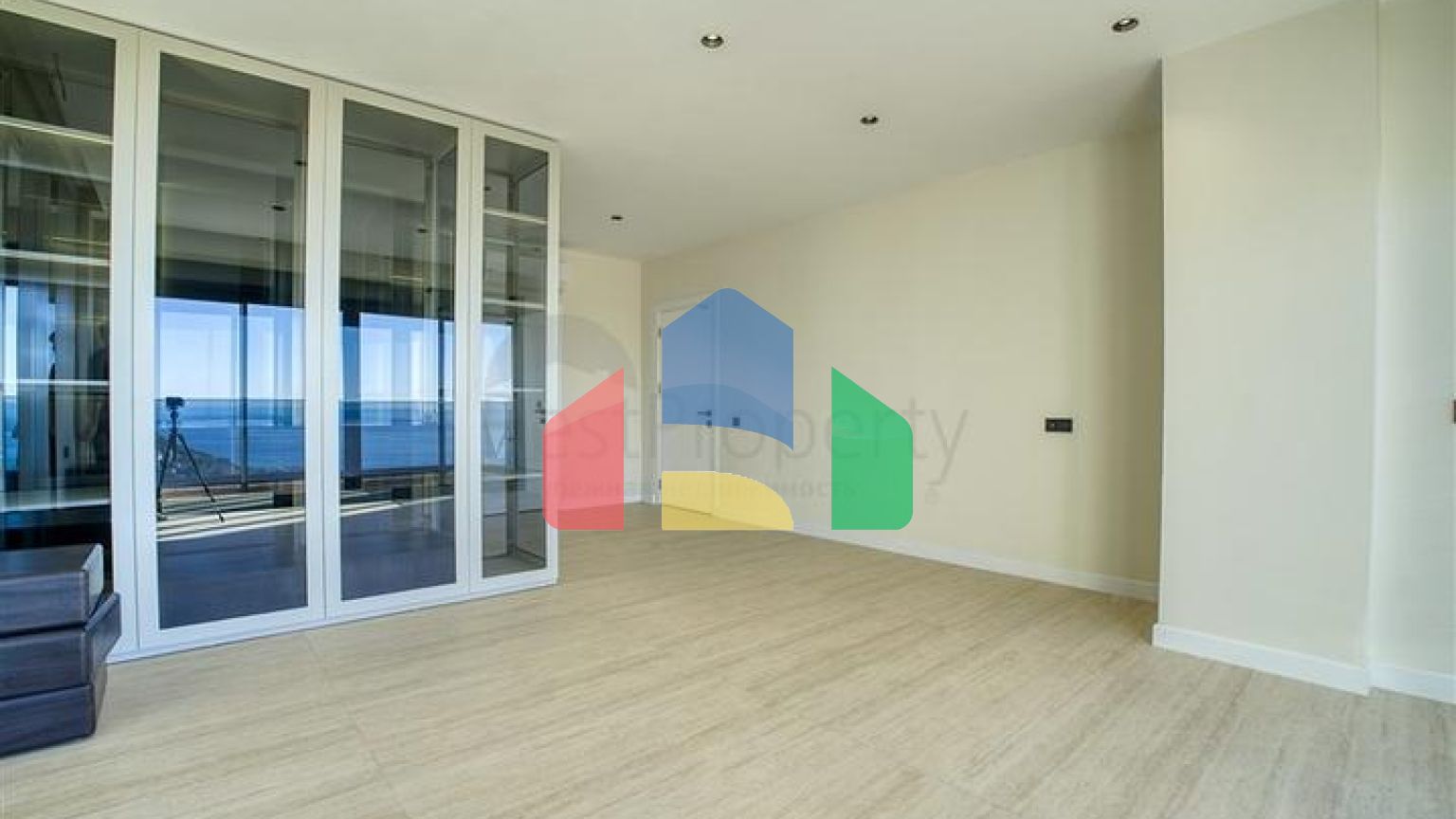 Шестикімнатна вілла 4+2 з приватним басейном в центрі Аланії