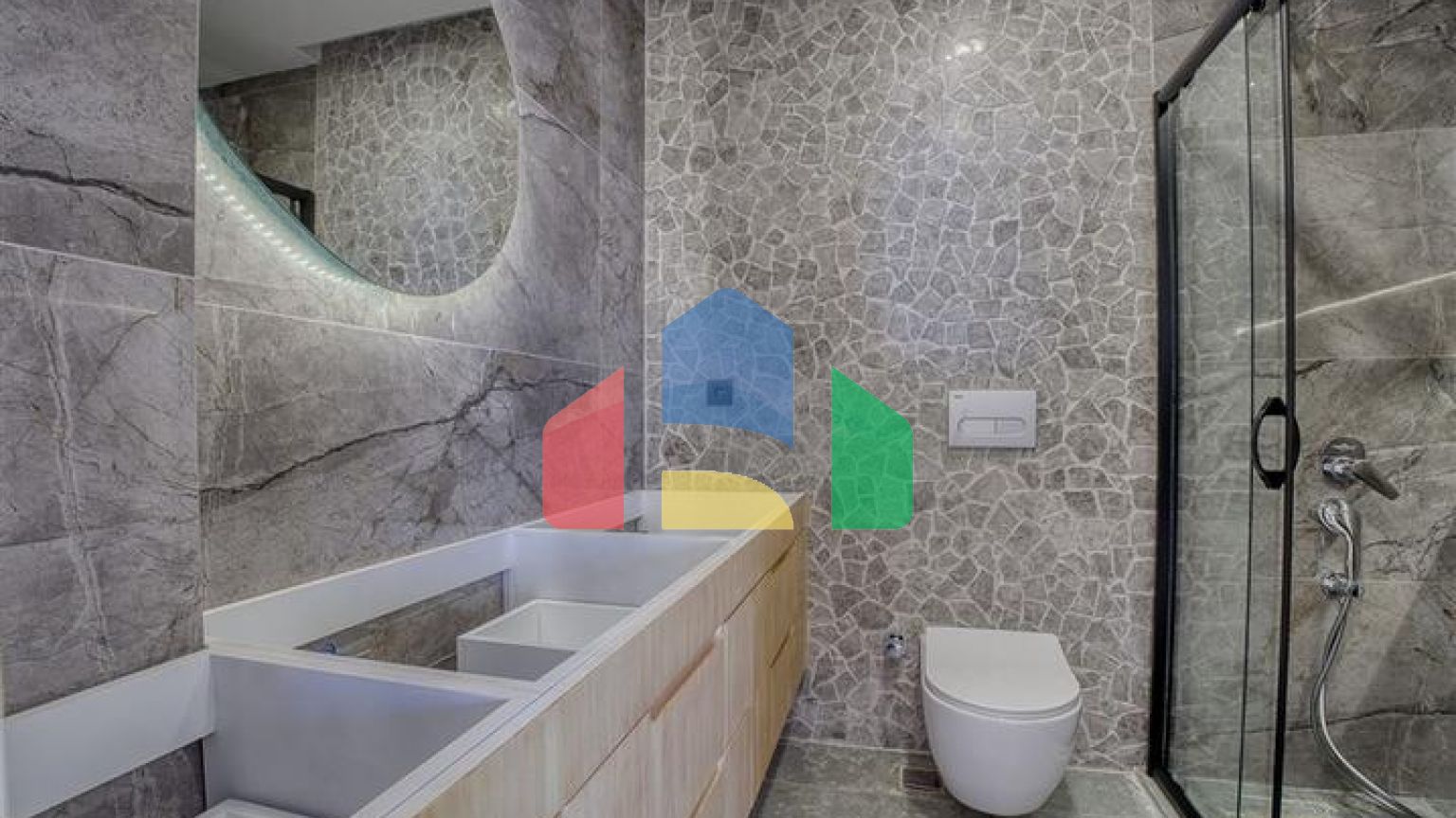 Шестикімнатна вілла 4+2 з приватним басейном в центрі Аланії