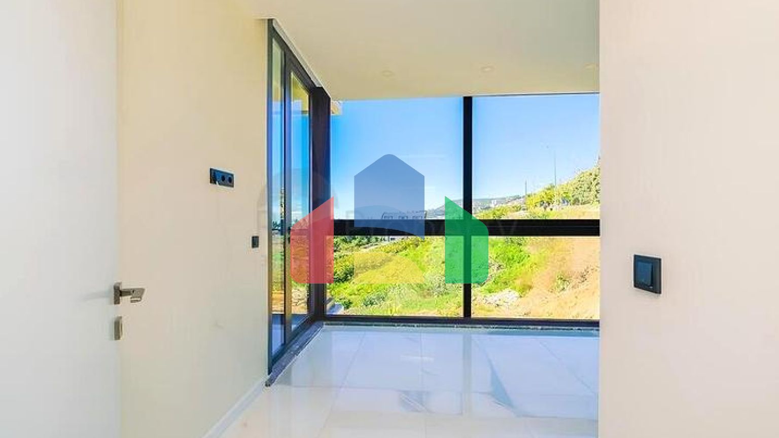 Современная квартира 1+1 в благоустроенном жилом комплексе района Клеопатра