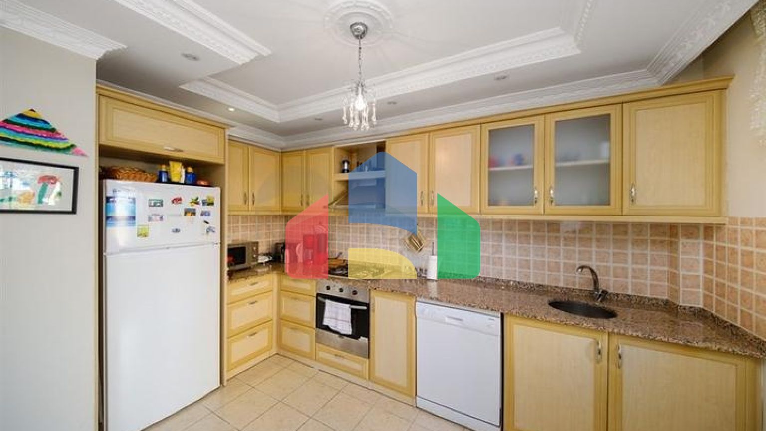 Просторная квартира 2+1 в престижной части района Клеопатра