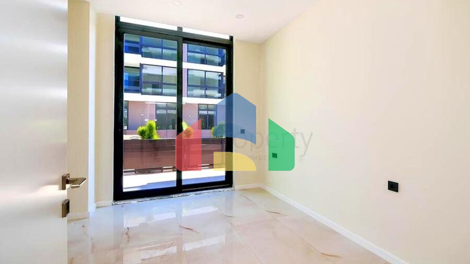 Современный дуплекс 3+1 с приватным садовым уровнем в престижной части Аланьи