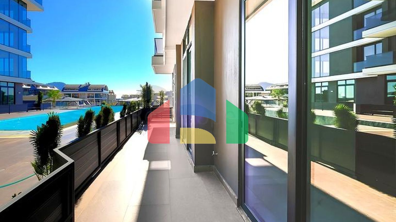 Современный дуплекс 3+1 с приватным садовым уровнем в престижной части Аланьи