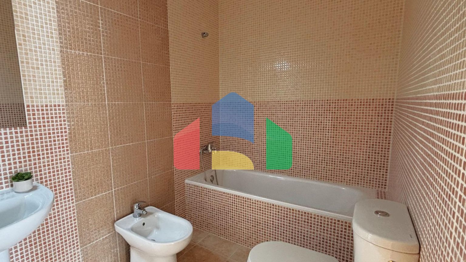 НОВЫЙ ГОТОВЫЙ ЖИЛОЙ КОМПЛЕКС В АГИЛАСЕ