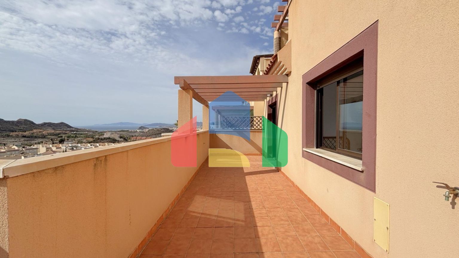 НОВЫЙ ГОТОВЫЙ ЖИЛОЙ КОМПЛЕКС В АГИЛАСЕ