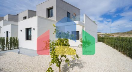 НОВЫЕ ТАУНХАУСЫ В ГОЛЬФ-КУРОРТЕ АЛЬТAНА, МУРСИЯ