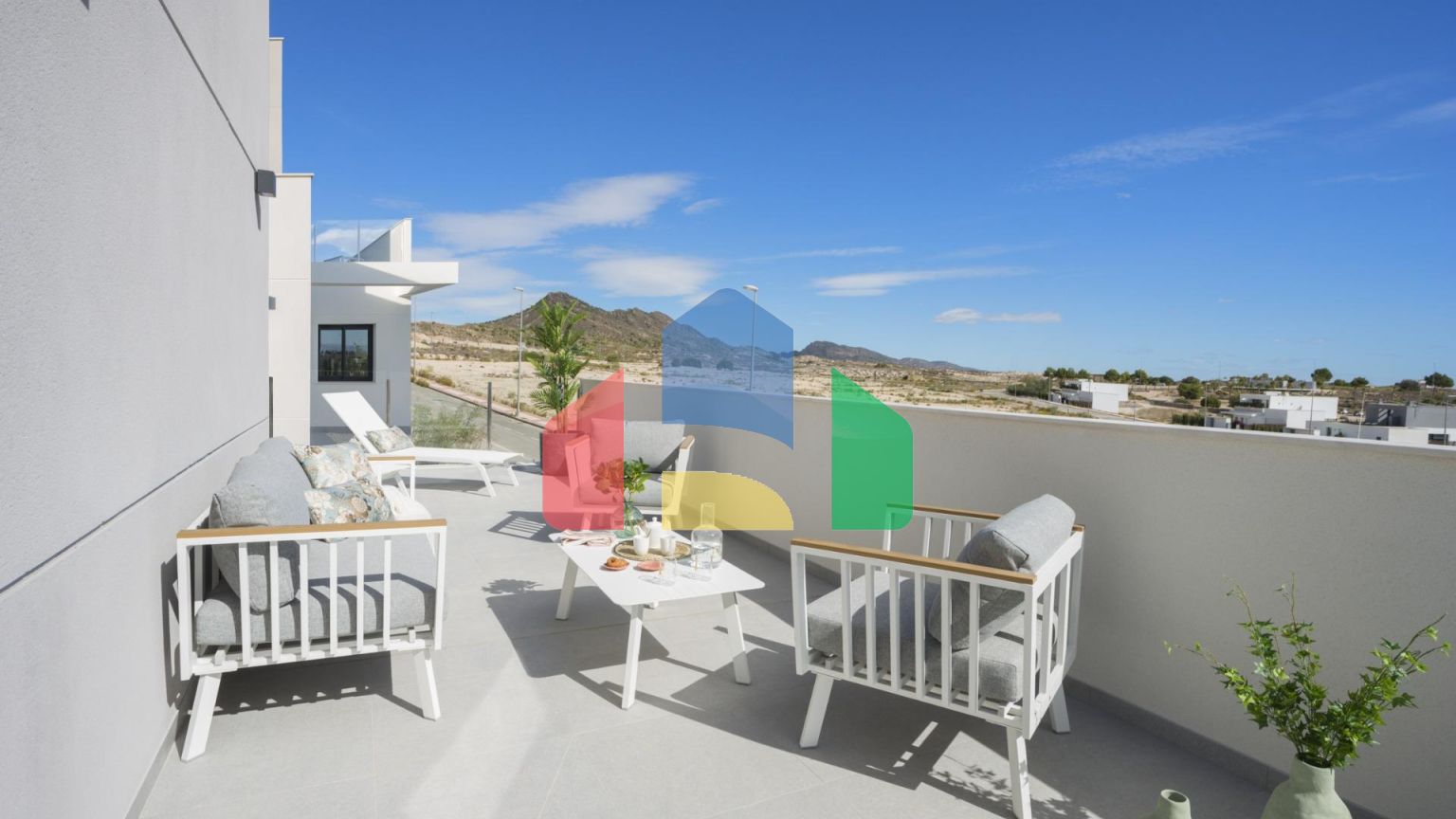 НОВЫЕ ТАУНХАУСЫ В ГОЛЬФ-КУРОРТЕ АЛЬТAНА, МУРСИЯ