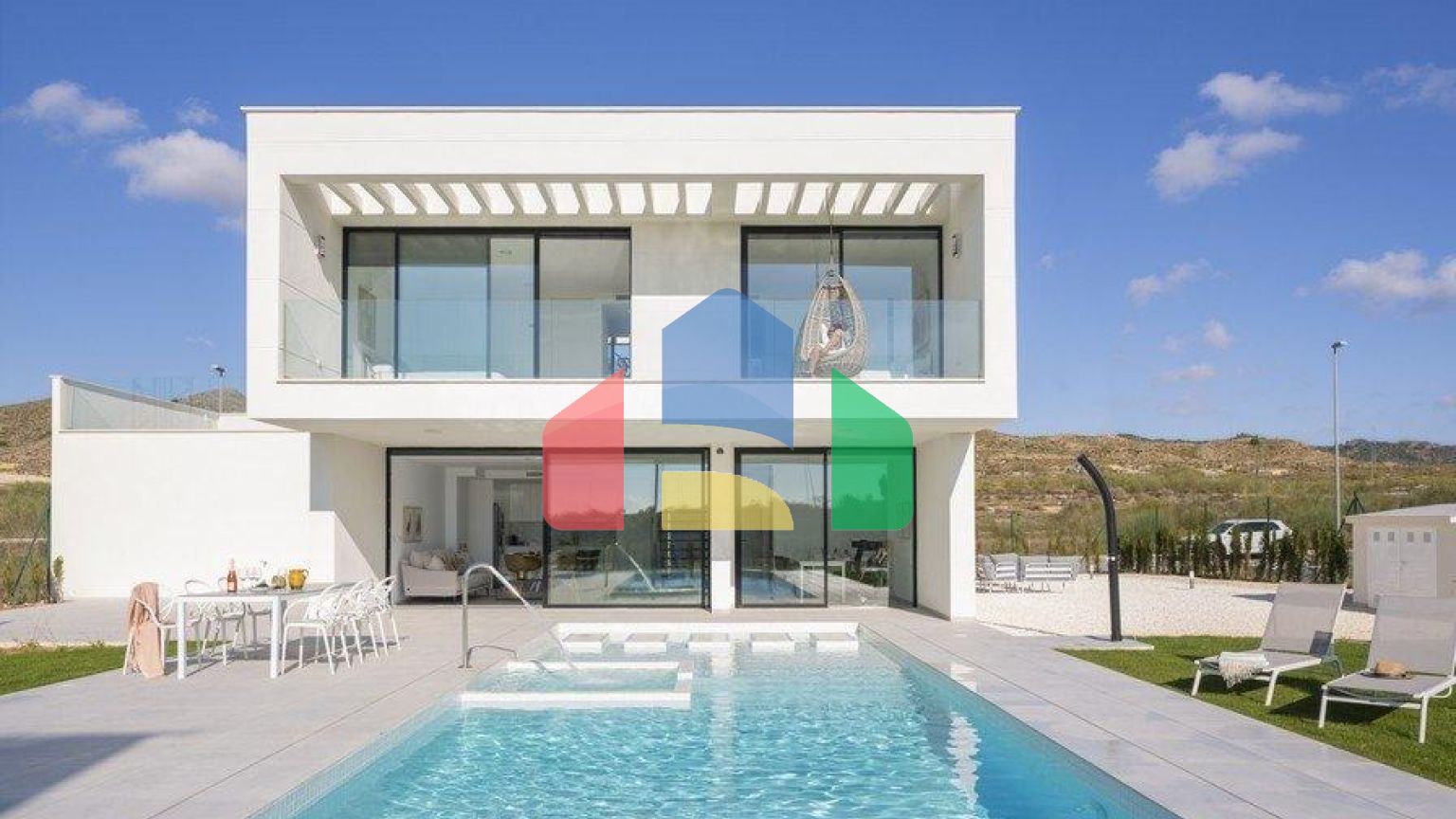 НОВЫЕ ВИЛЛЫ НА ГОЛЬФ-КУРОРТЕ АЛЬТAНА, МУРСИЯ