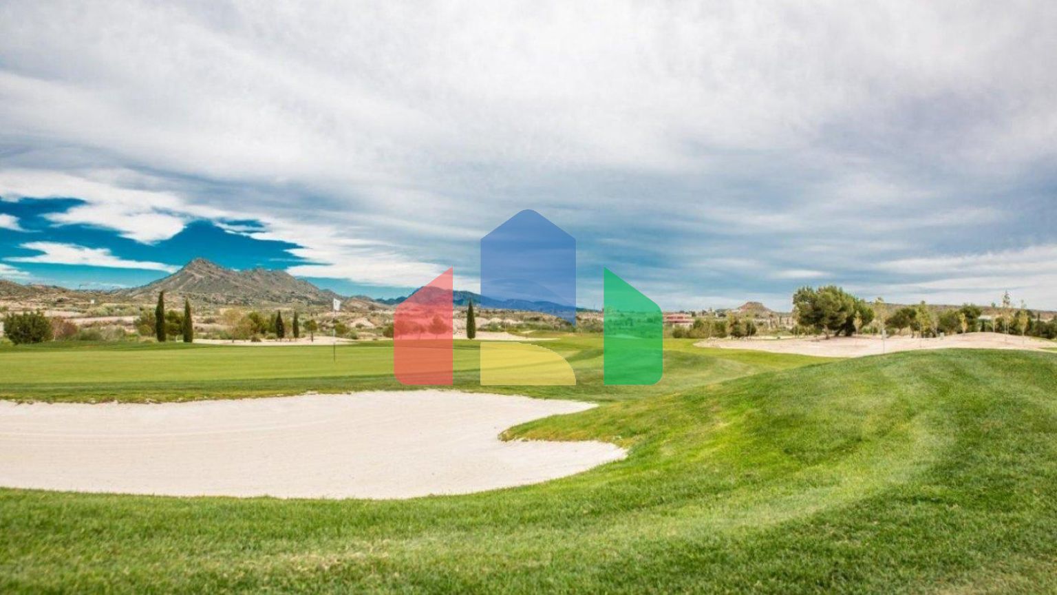 НОВЫЕ ВИЛЛЫ НА ГОЛЬФ-КУРОРТЕ АЛЬТAНА, МУРСИЯ