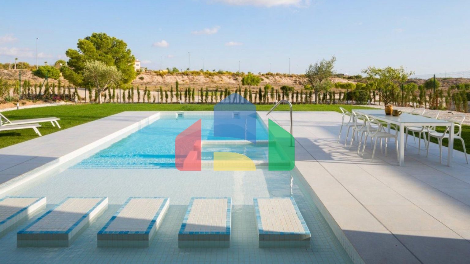 НОВЫЕ ВИЛЛЫ НА ГОЛЬФ-КУРОРТЕ АЛЬТAНА, МУРСИЯ