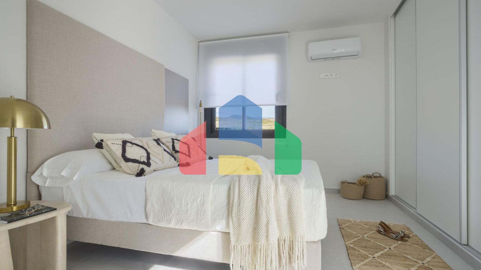 НОВЫЕ ТАУНХАУСЫ В ГОЛЬФ-КУРОРТЕ АЛЬТAНА, МУРСИЯ