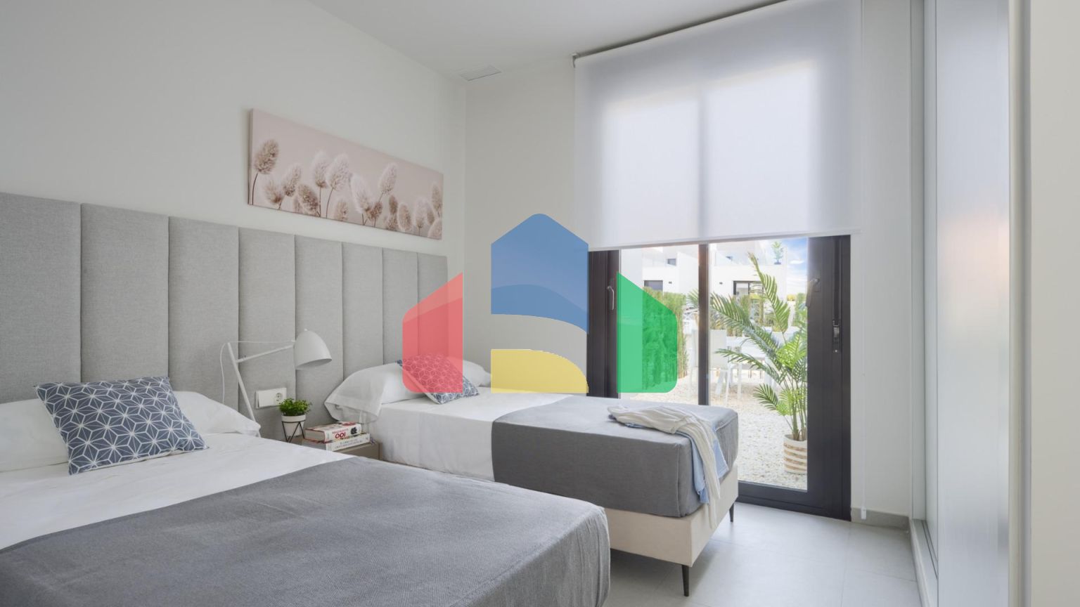 НОВЫЕ ТАУНХАУСЫ В ГОЛЬФ-КУРОРТЕ АЛЬТAНА, МУРСИЯ