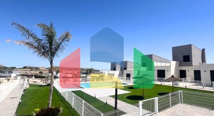 НОВЫЕ ТАУНХАУСЫ В ГОЛЬФ-КУРОРТЕ АЛЬТAНА, МУРСИЯ