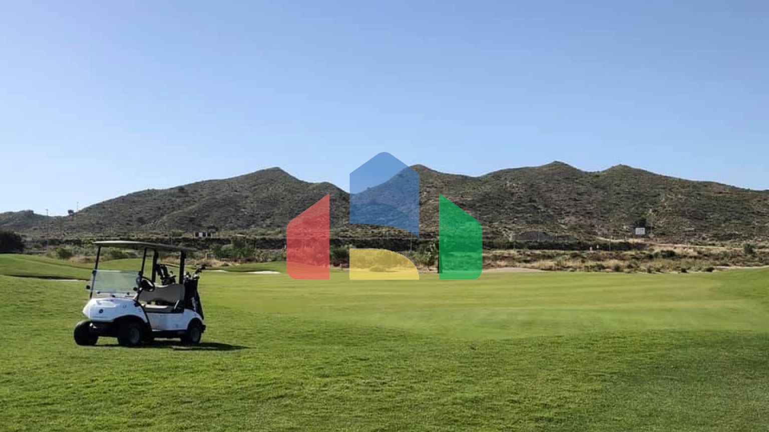 НОВЫЕ ТАУНХАУСЫ В ГОЛЬФ-КУРОРТЕ АЛЬТAНА, МУРСИЯ