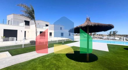 НОВЫЕ ТАУНХАУСЫ В ГОЛЬФ-КУРОРТЕ АЛЬТAНА, МУРСИЯ