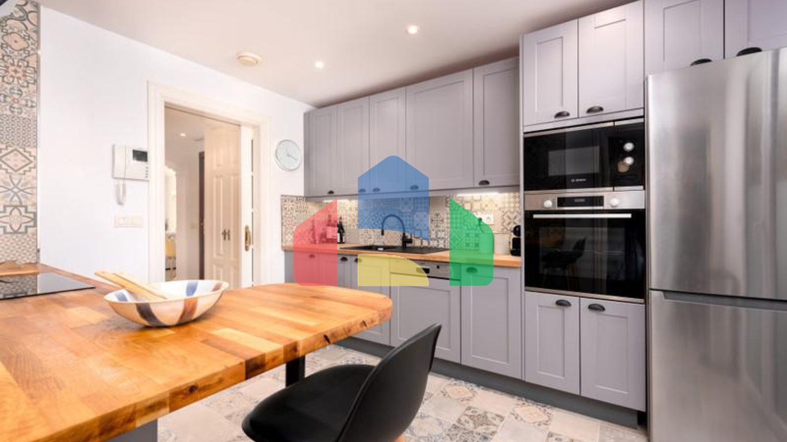 Стильная квартира с видом на горы и сад в Касарес-Плайя