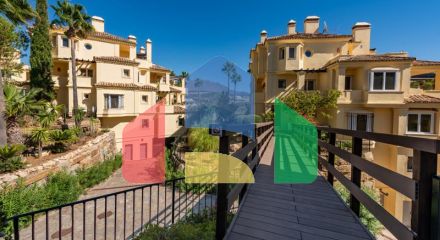 Стильная квартира с видом на горы и сад в Касарес-Плайя