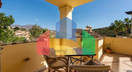 Стильная квартира с видом на горы и сад в Касарес-Плайя