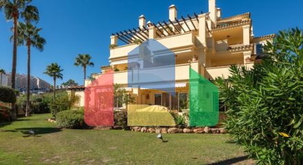 Стильная квартира с видом на горы и сад в Касарес-Плайя