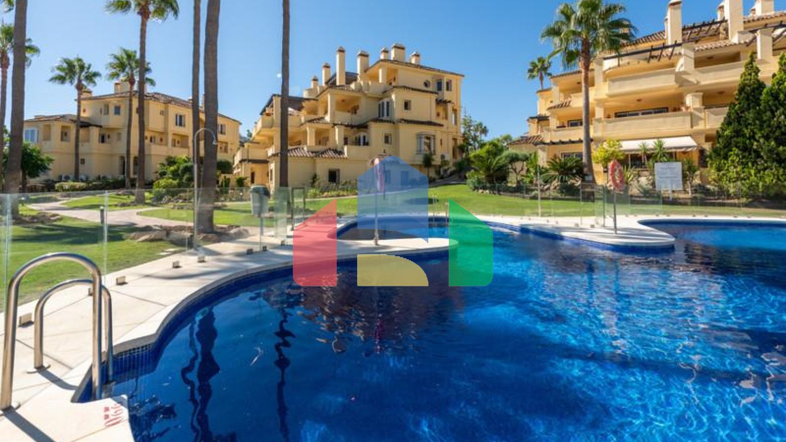 Стильная квартира с видом на горы и сад в Касарес-Плайя