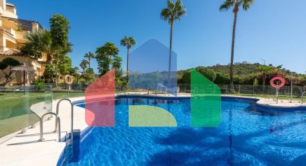 Стильная квартира с видом на горы и сад в Касарес-Плайя