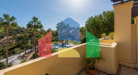 Стильная квартира с видом на горы и сад в Касарес-Плайя
