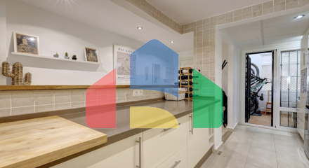 Красиво меблированный апартамент с 2 спальнями и 2 ванными комнатами на первом этаж в Эстепоне