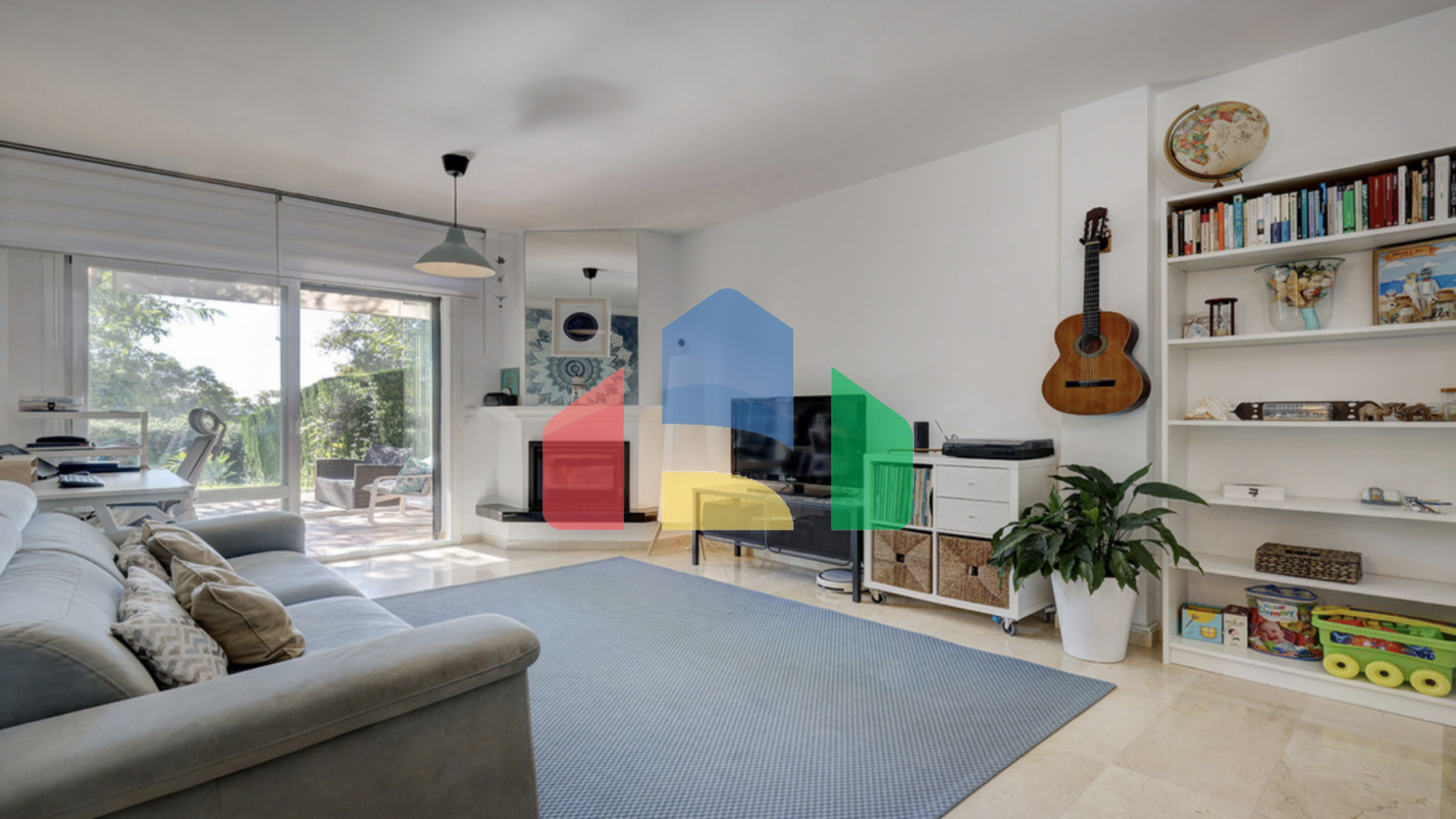 Красиво меблированный апартамент с 2 спальнями и 2 ванными комнатами на первом этаж в Эстепоне