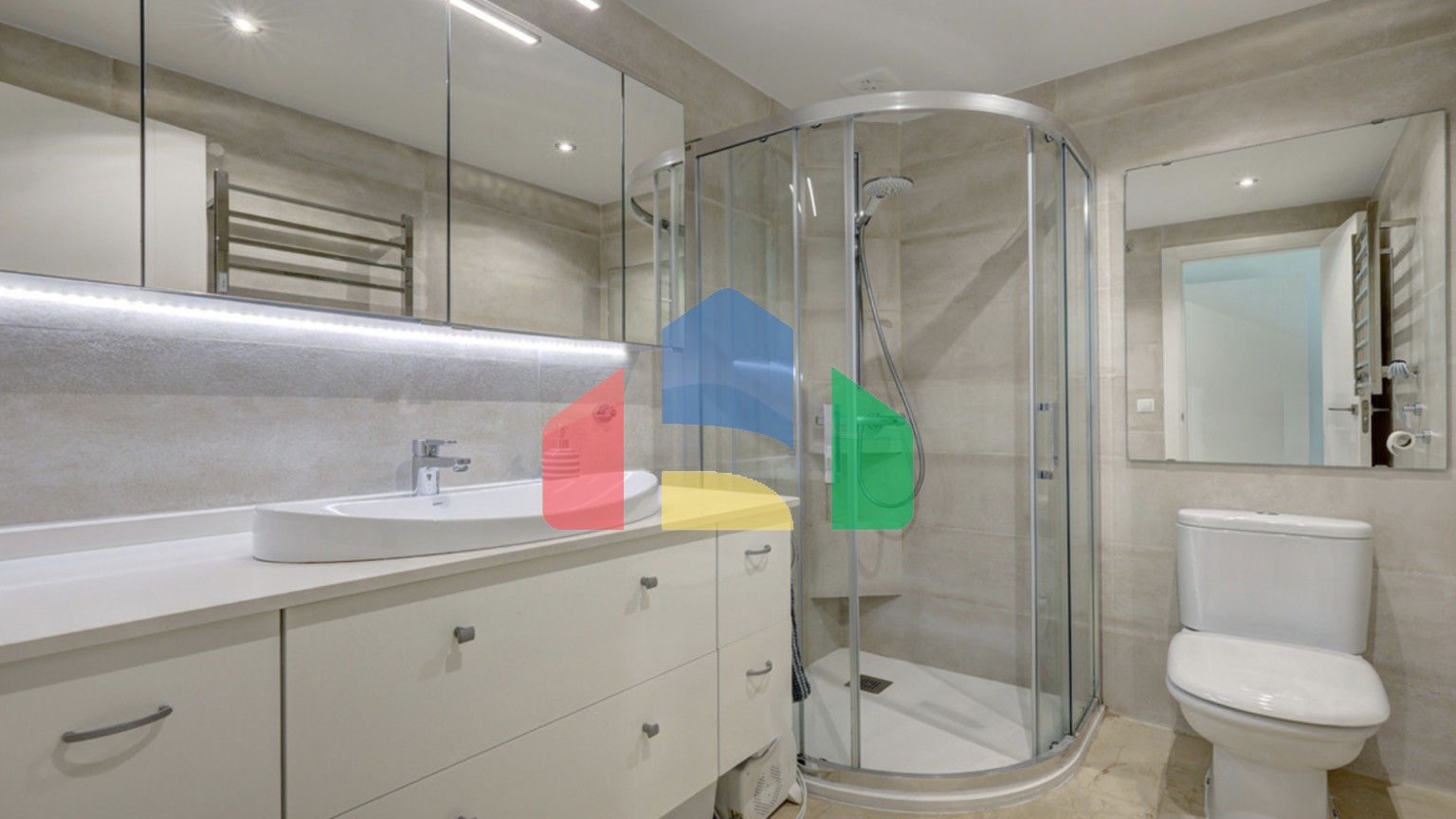 Красиво меблированный апартамент с 2 спальнями и 2 ванными комнатами на первом этаж в Эстепоне