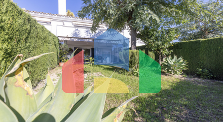 Красиво меблированный апартамент с 2 спальнями и 2 ванными комнатами на первом этаж в Эстепоне