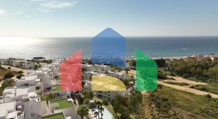 4 комнатная квартира с 3 ванными комнатами на среднем этаже в Касаресе. 4 комнатная квартира с 3 ванными комнатами на среднем этаже в Касаресе.