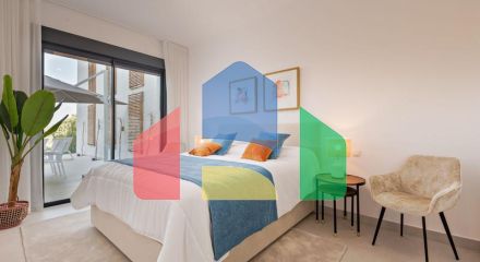 Фантастический двухквартирный дом с частным садом и невероятным панорамным видом на море!