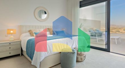 Фантастический двухквартирный дом с частным садом и невероятным панорамным видом на море!