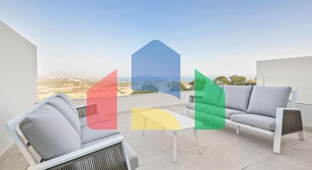 Фантастический двухквартирный дом с частным садом и невероятным панорамным видом на море!