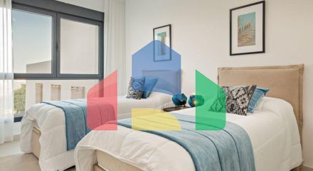 Фантастический двухквартирный дом с частным садом и невероятным панорамным видом на море!